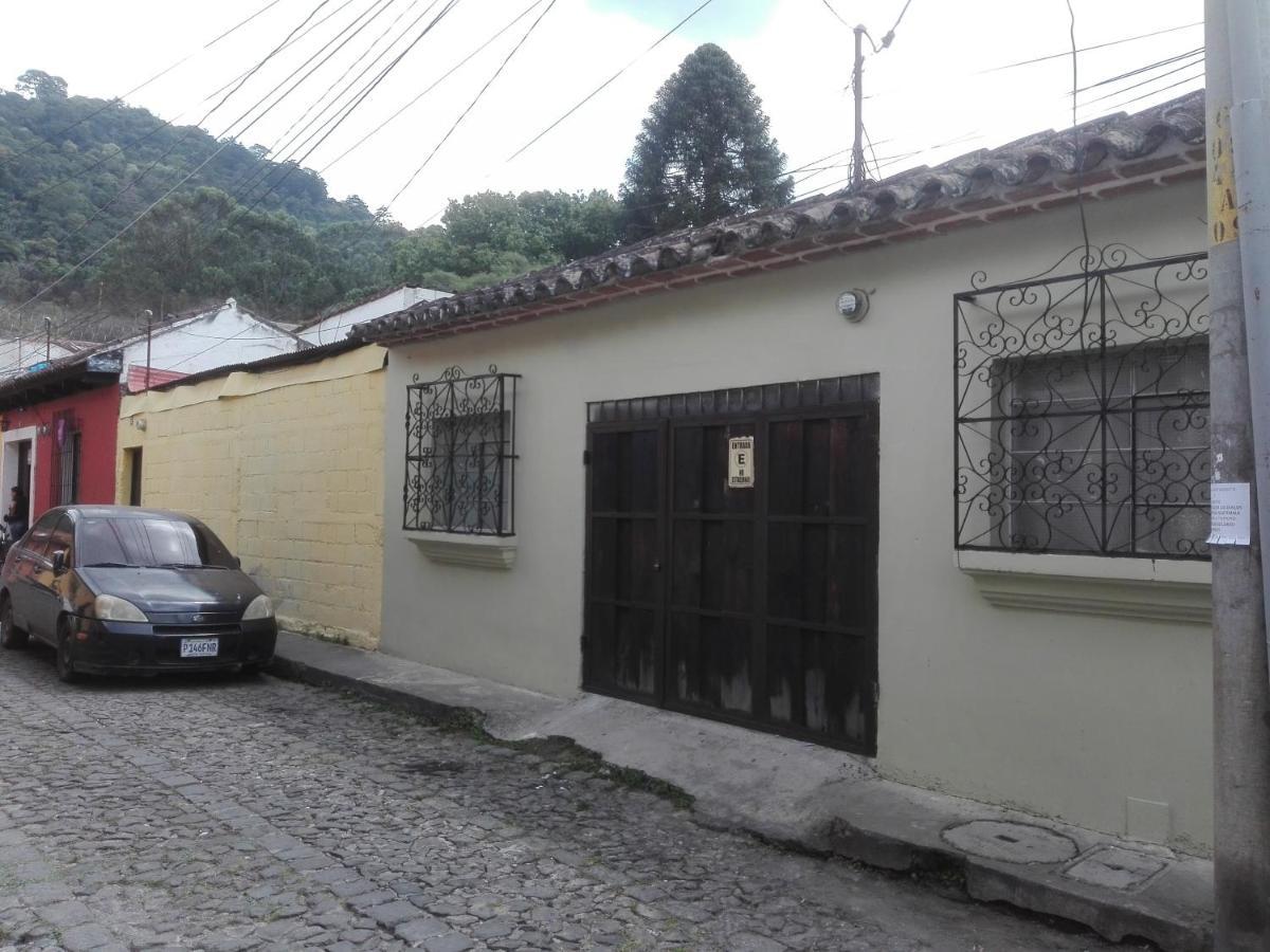 Huellas Hostal Antigua Exterior photo